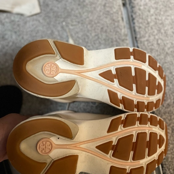 Tori Burch Beige sneakers size 7. Barely used. - Picture 4 of 4